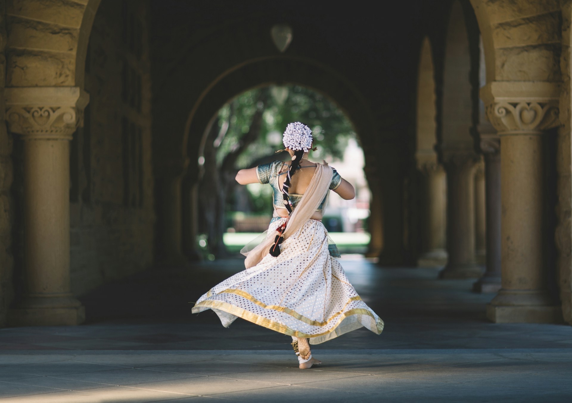 Explore the Art of Dance – Classical & Semi-Classical Programs course image